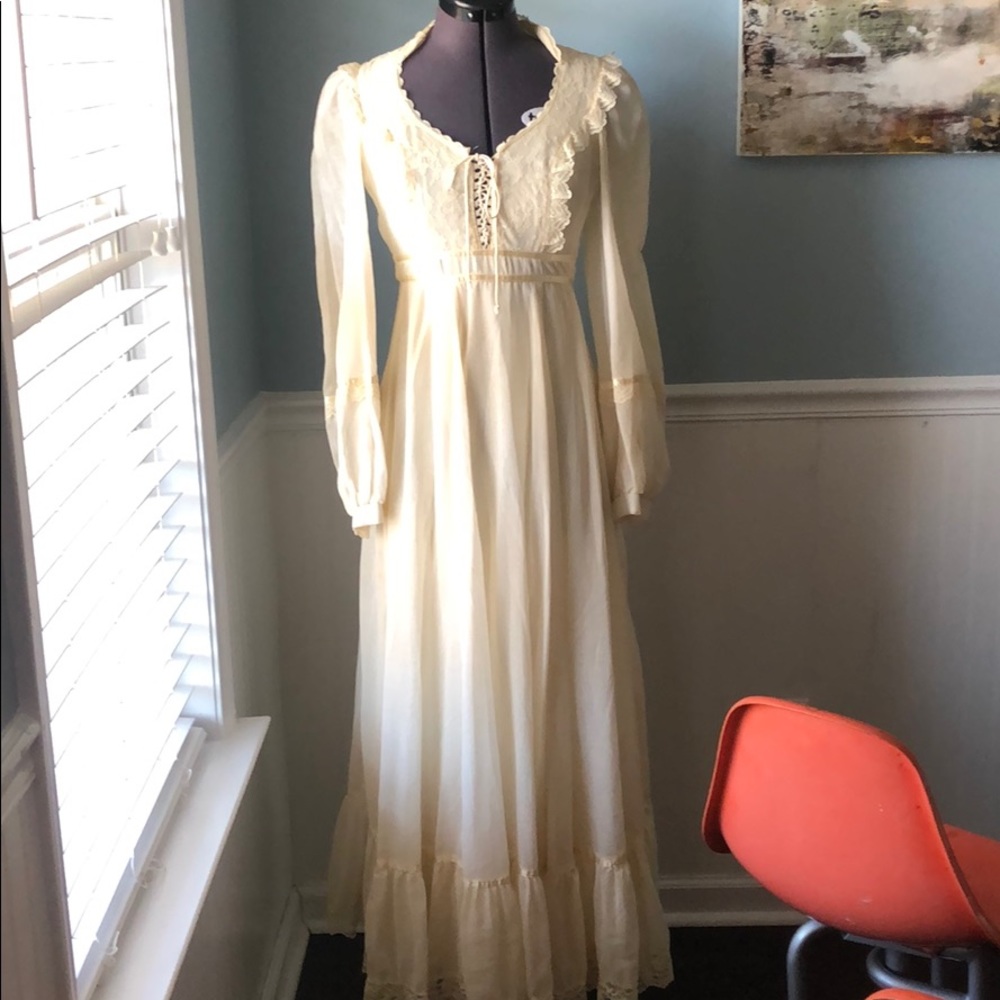 Vintage 70s wedding dress